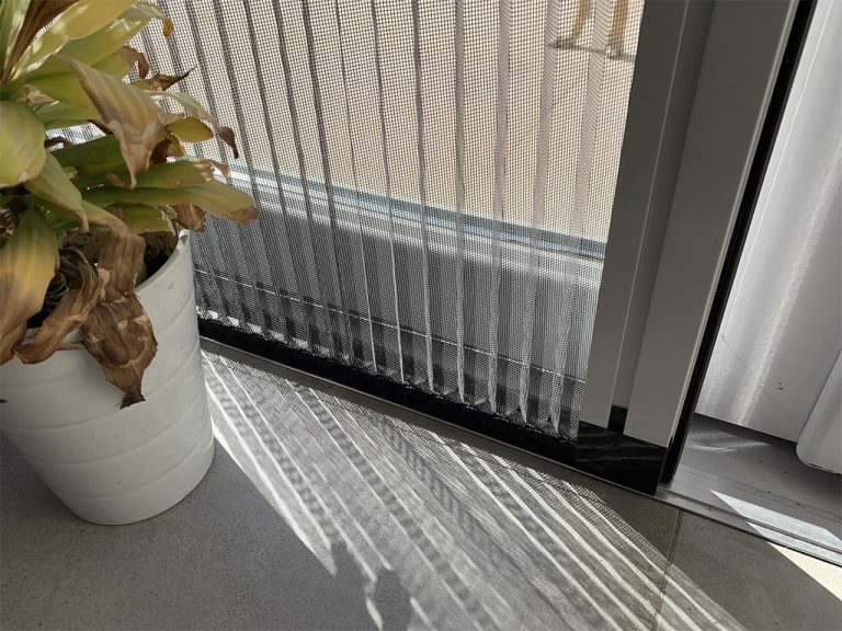 Mesh insect screen door