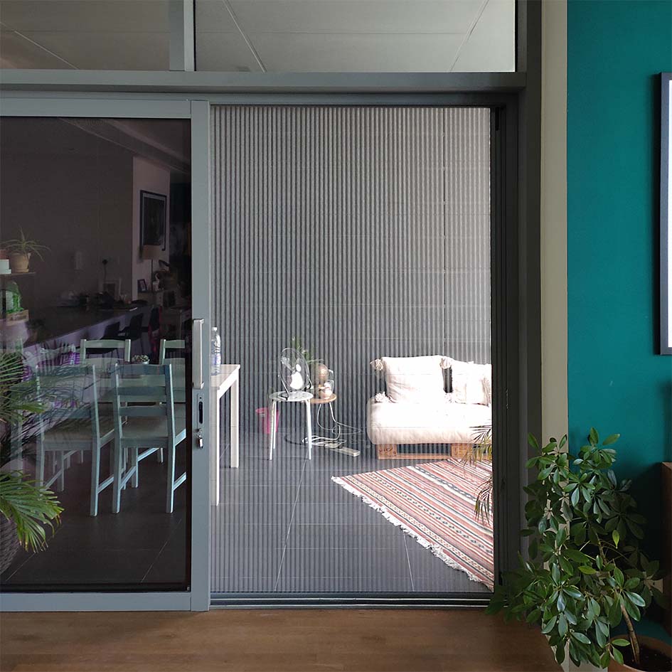 Single plealted balcony Retractable net